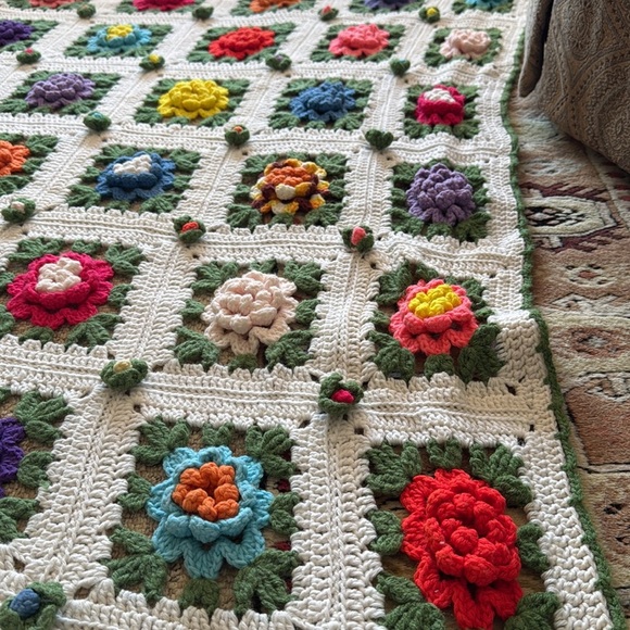 Beautiful hand crocheted blanket. 8’ x 6 1/2’. Look at the detail. - Picture 3 of 7